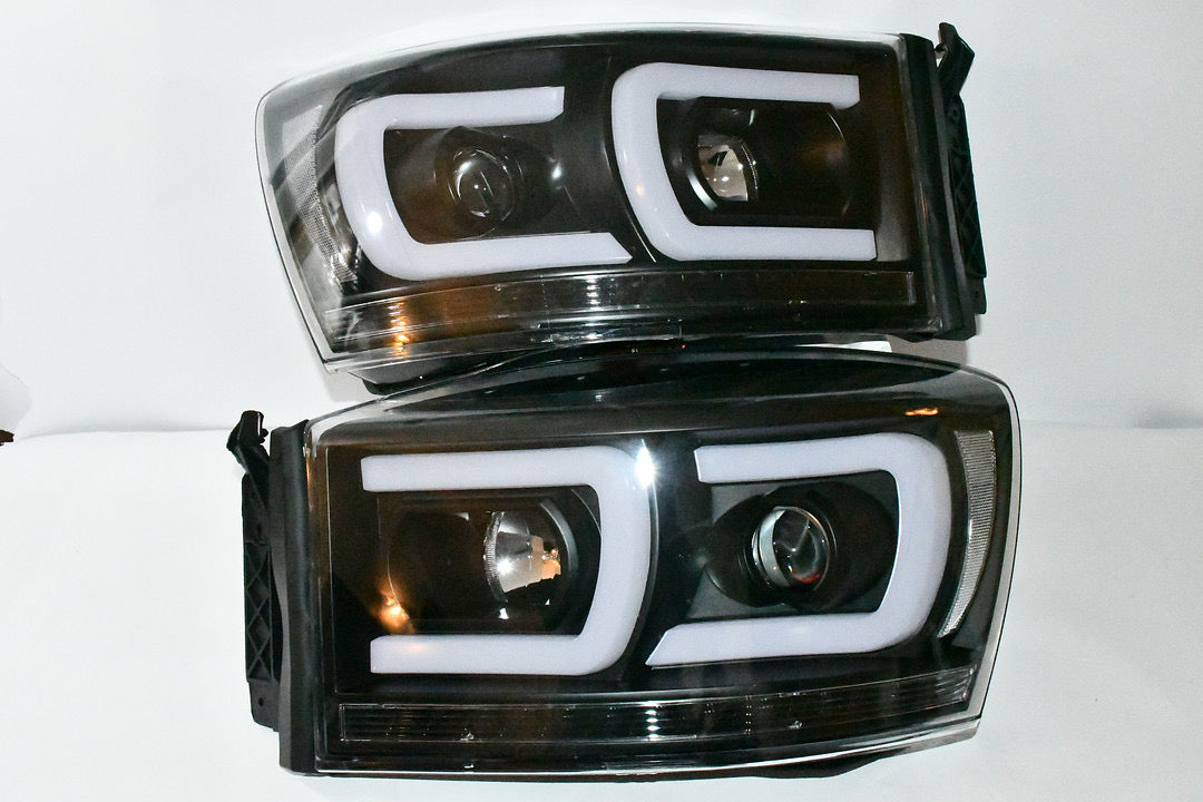 REFURBISHED 06-08 DODGE RAM 1500 06-09 DODGE RAM 2500 3500 BLACK HOUSING LED/ PROJECTOR