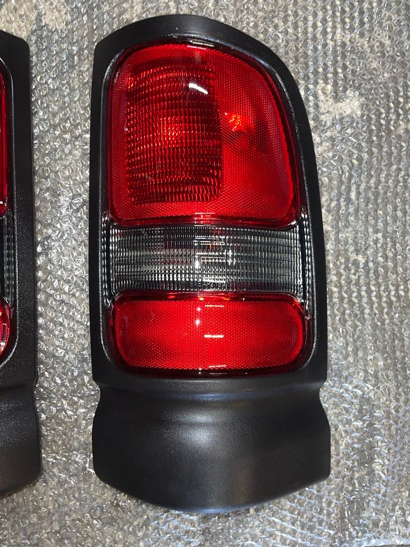 94-01 DODGE RAM BLACK OE STYLE TAILLIGHTS