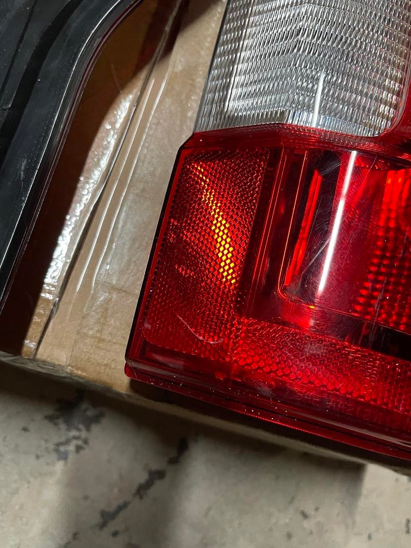 OB-HC3B-13B504-AB | 17-19 FORD F-250/F-350 OEM REAR TAILLIGHTS RED