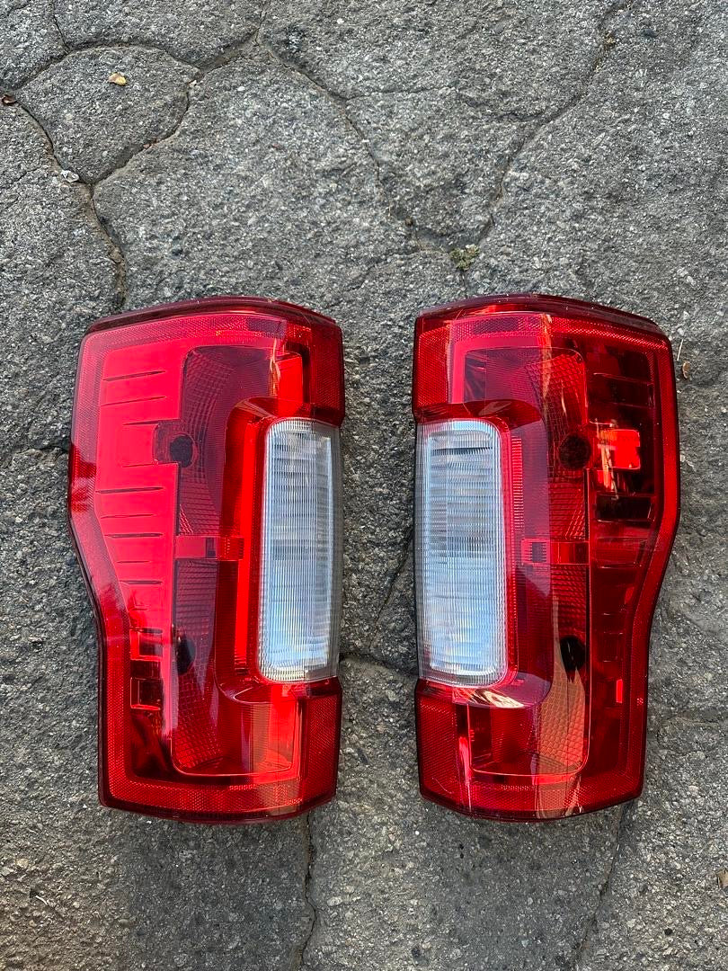 OB-HC3B-13B504-AB | 17-19 FORD F-250/F-350 OEM REAR TAILLIGHTS RED