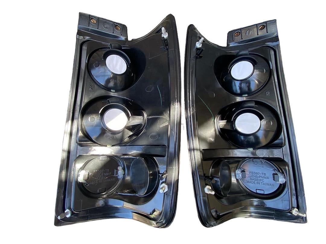 97-02 FORD EXPEDITION BLACK HOUSING PAIR OF TAILLIGHTS