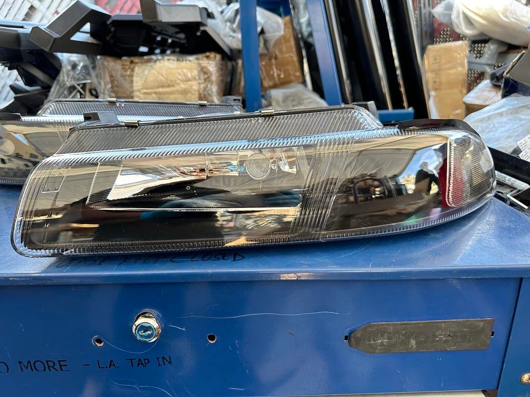 95-00 CIRRUS STRATUS BLACK HOUSING CLEAR CORNERS HEADLIGHT PAIR ASSEMBLY