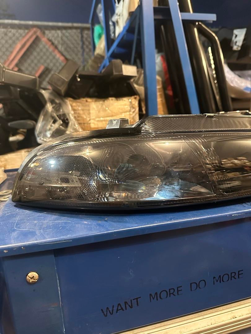 95-00 CIRRUS STRATUS SMOKED HOUSING CLEAR CORNERS HEADLIGHT PAIR ASSEMBLY
