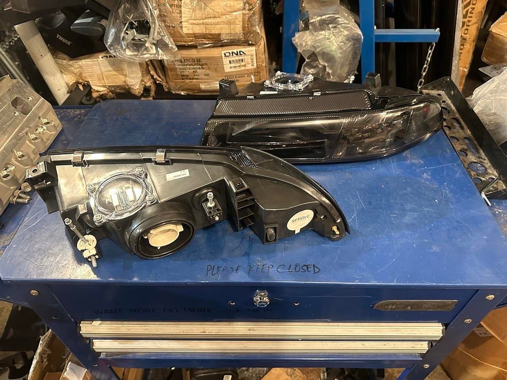 95-00 CIRRUS STRATUS SMOKED HOUSING CLEAR CORNERS HEADLIGHT PAIR ASSEMBLY