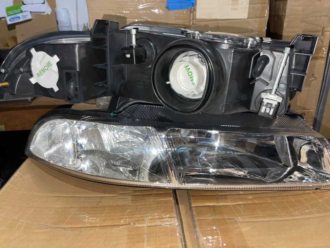 OB 95-00 CHRYSLER CIRRUS/ DODGE STRATUS CHROME HOUSING CLEAR CORNER HEADLIGHTS