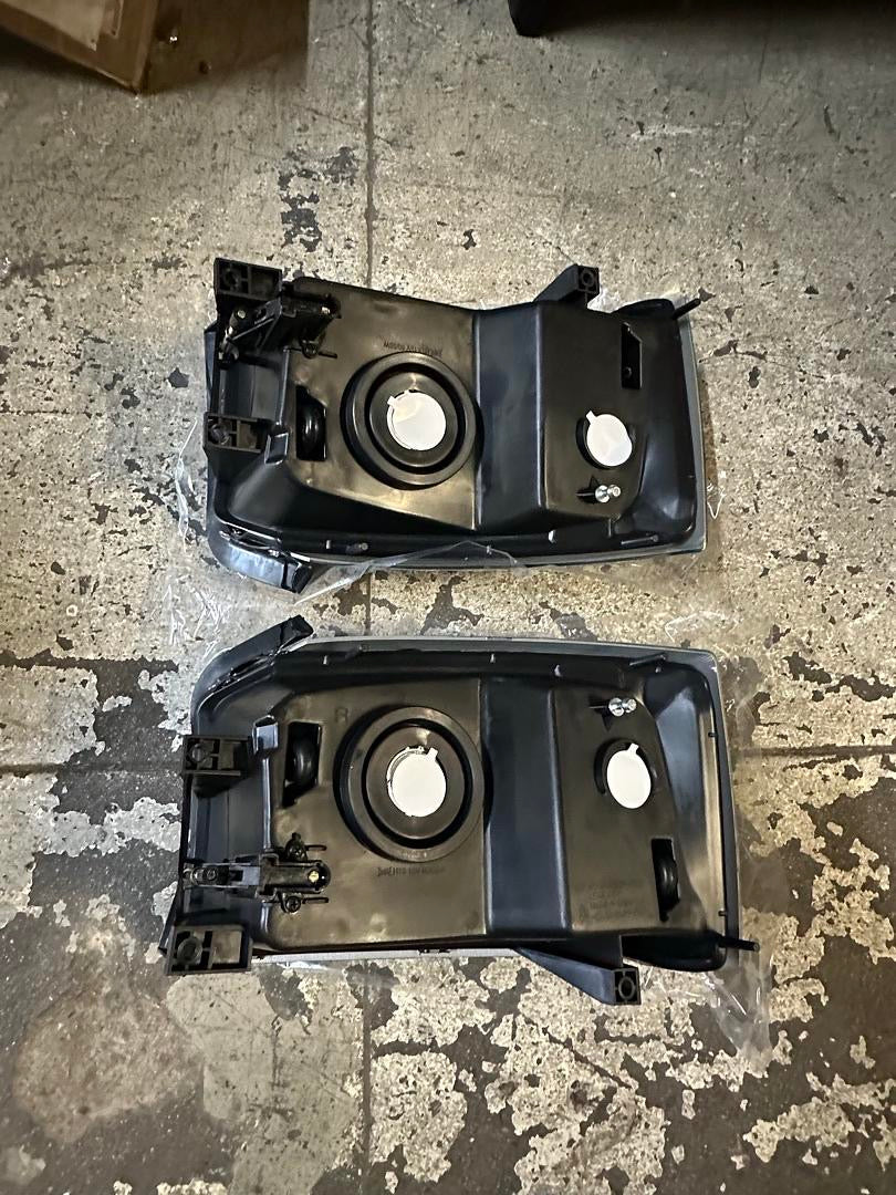 05-07 DODGE DAKOTA PAIR OF BLACK HOUSING CLEAR CORNER HEADLIGHTS