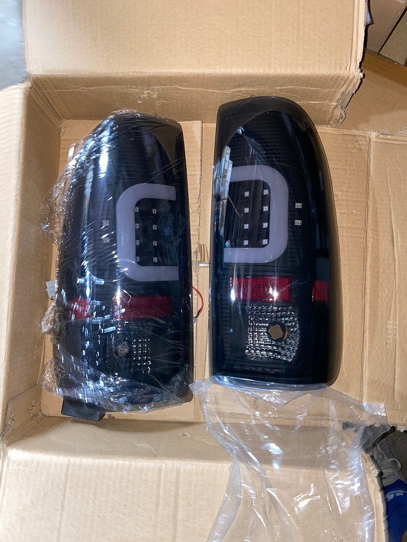 08-16 FORD F-250 / F-350 / F-450 / F-550 SUPER DUTY BLACK HOUSING AND SMOKED AND C-STYLE LED TAIL LIGHTS