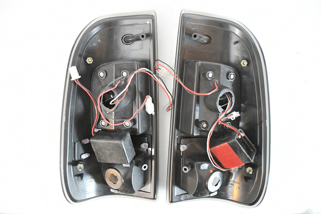 08-16 FORD F-250 / F-350 / F-450 / F-550 SUPER DUTY BLACK HOUSING AND SMOKED AND C-STYLE LED TAIL LIGHTS