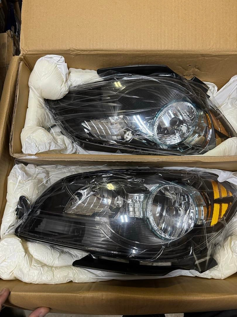 HEADLIGHT ASSEMBLY, DRIVER AND PASSENGER SIDE, BLACK HOUSING AMBER CORNER, BLACK AMBER [FOR 08-12 CHEVY MALIBU]