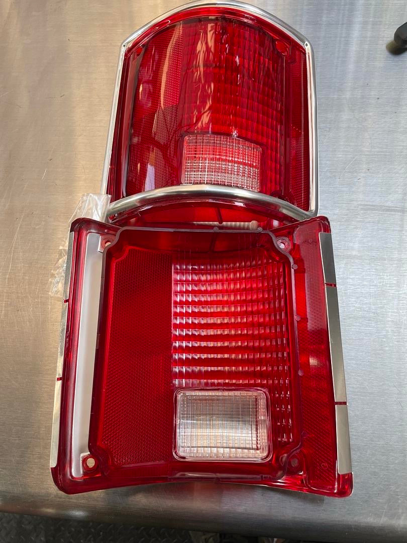 73-91 CHEVY / GMC BLAZER SUBURBAN JIMMY FULL SIZE RUBY RED REPLACEMENT BRAKE TAILLIGHT DRIVER AND PASSENGER