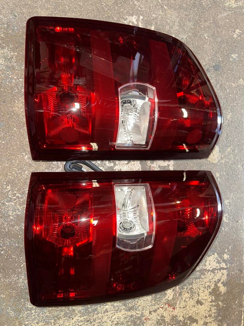 07-13 CHEVY SILVERADO 1500 RED SMOKED ORIGINAL STYLE TAILLIGHTS