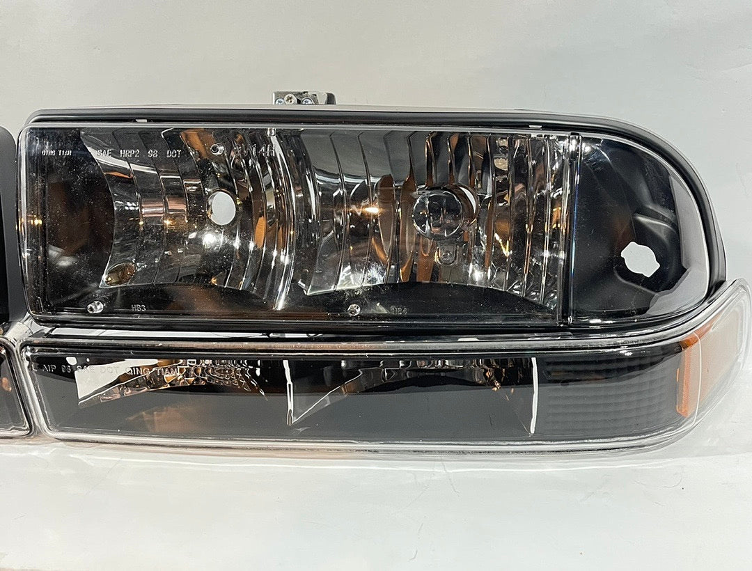 98-04 CHEVY BLAZER / S10 BLACK HOUSING AND AMBER HEADLIGHTS