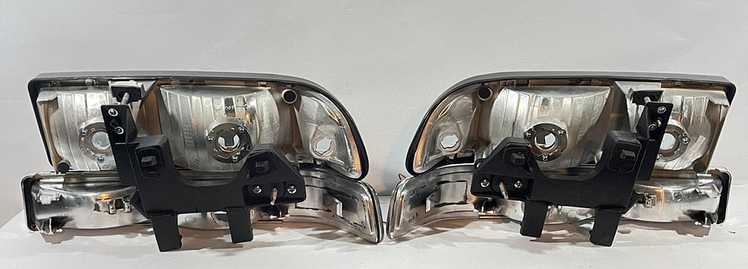 98-04 CHEVY BLAZER / S10 BLACK HOUSING AND AMBER HEADLIGHTS