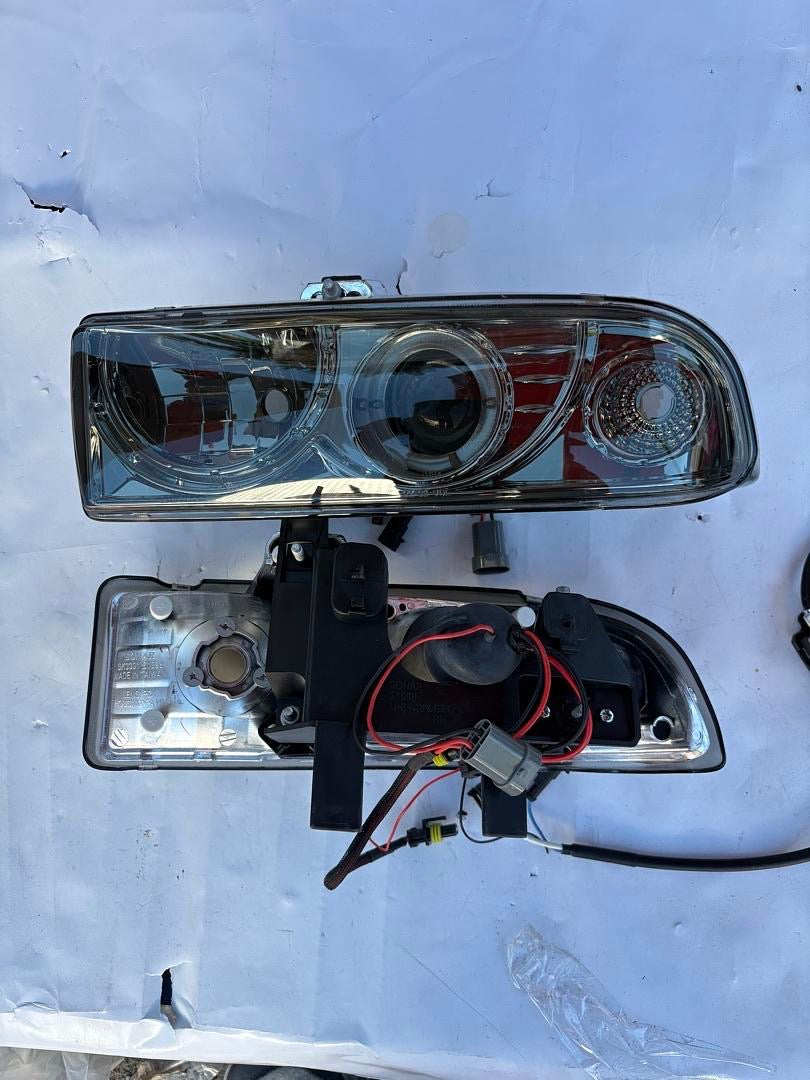 98-02 CHEVY S10 / GMC SONOMA SMOKED LENS CHROME HOUSING 2 PCS UPPER HEADLIGHTS HALO LED