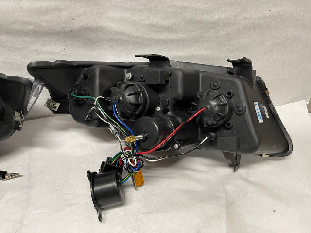 05-08 3-SERIES 4DR ONLY 325I / 328I / 335I BLUE U HALO LED LIGHT PROJECTOR PAIR OF BLACK HEADLIGHTS BEAMER