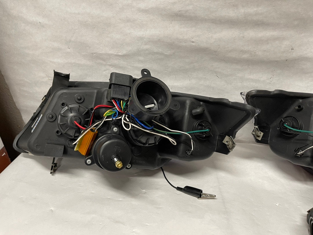 05-08 3-SERIES 4DR ONLY 325I / 328I / 335I BLUE U HALO LED LIGHT PROJECTOR PAIR OF BLACK HEADLIGHTS BEAMER