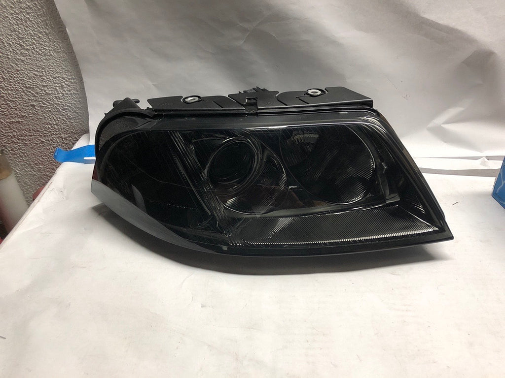 Open Box 01-05 VOLKSWAGEN PASSAT SMOKED HEADLIGHTS