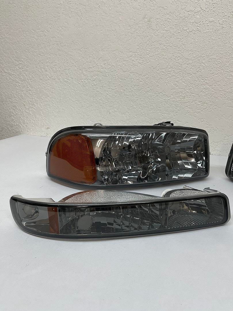 99-06 GMC SIERRA SMOKED HOUSING WITH AMBER REFLECTOR HEADLIGHTS