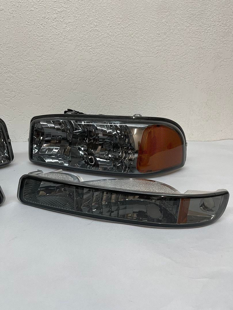 99-06 GMC SIERRA SMOKED HOUSING WITH AMBER REFLECTOR HEADLIGHTS