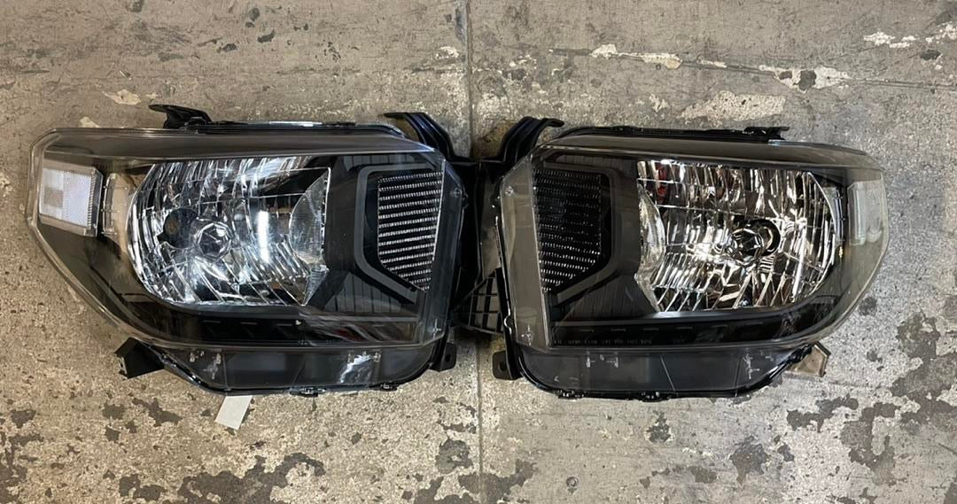 14-18 TOYOTA TUNDRA BLACK HOUSING WITH CLEAR REFLECTOR HEADLIGHTS