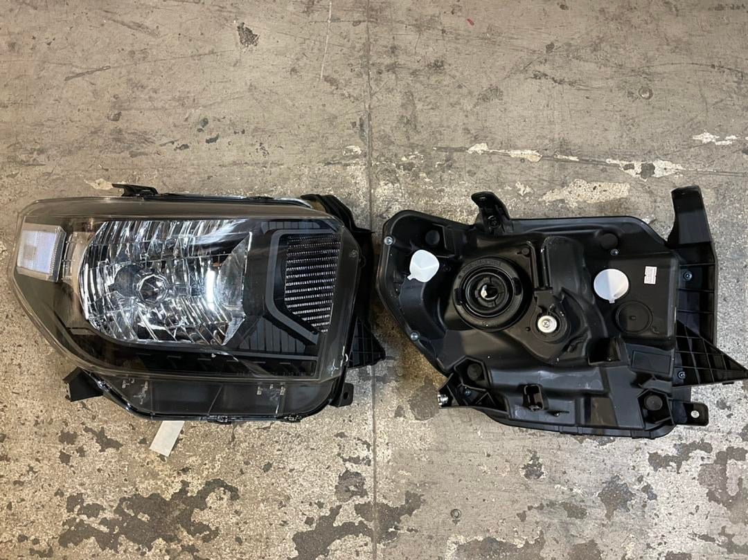 14-18 TOYOTA TUNDRA BLACK HOUSING WITH CLEAR REFLECTOR HEADLIGHTS