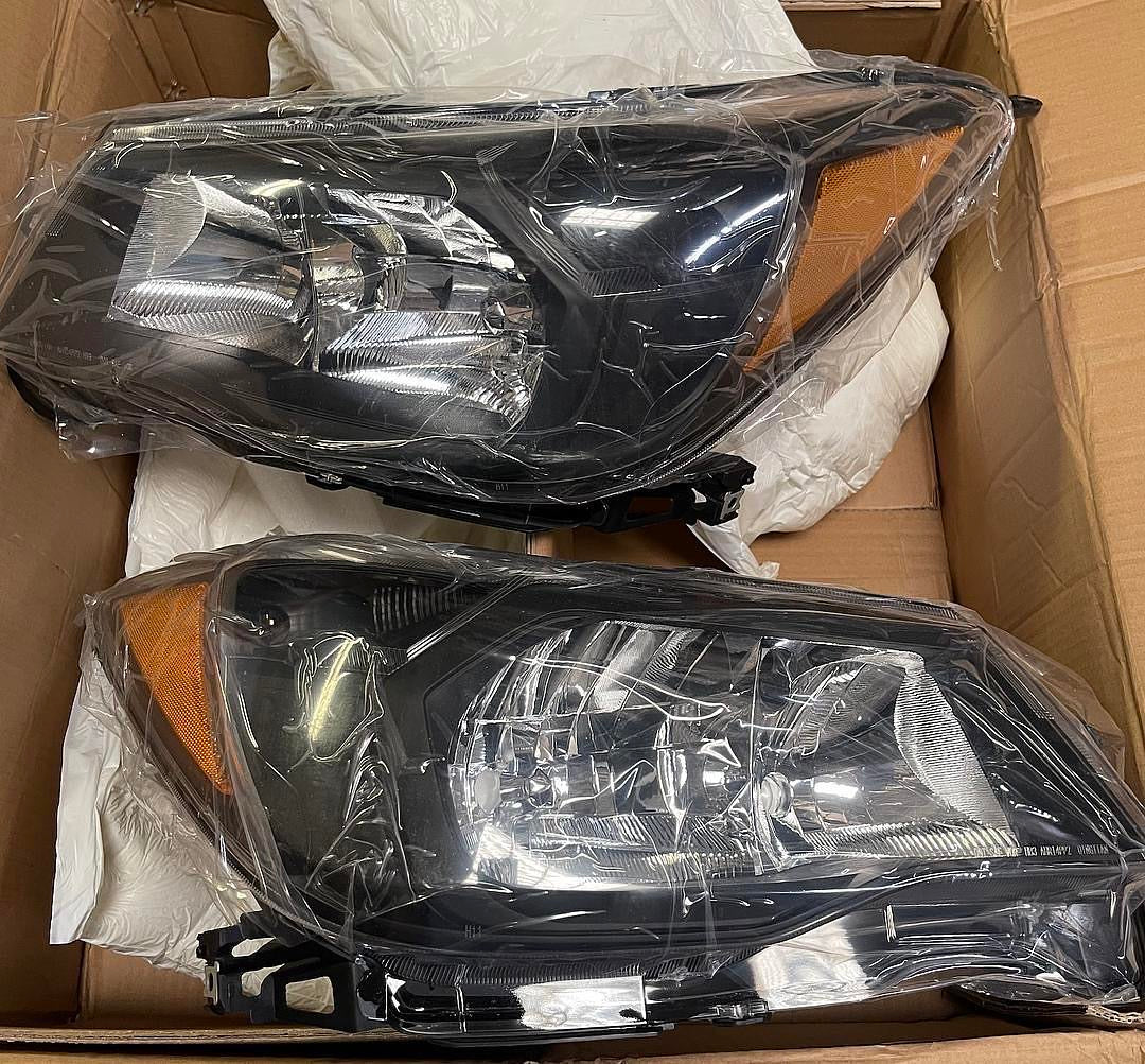 14-16 SUBARU FORESTER BLACK HOUSING HEADLIGHTS