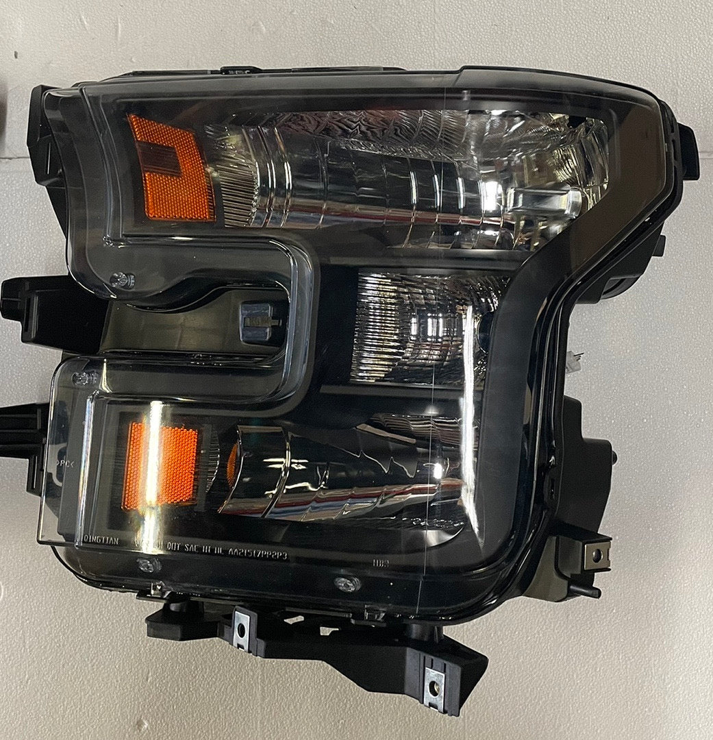 15-17 FORD F-150 BLACK HOUSING HEADLIGHTS W/ AMBER CORNERS