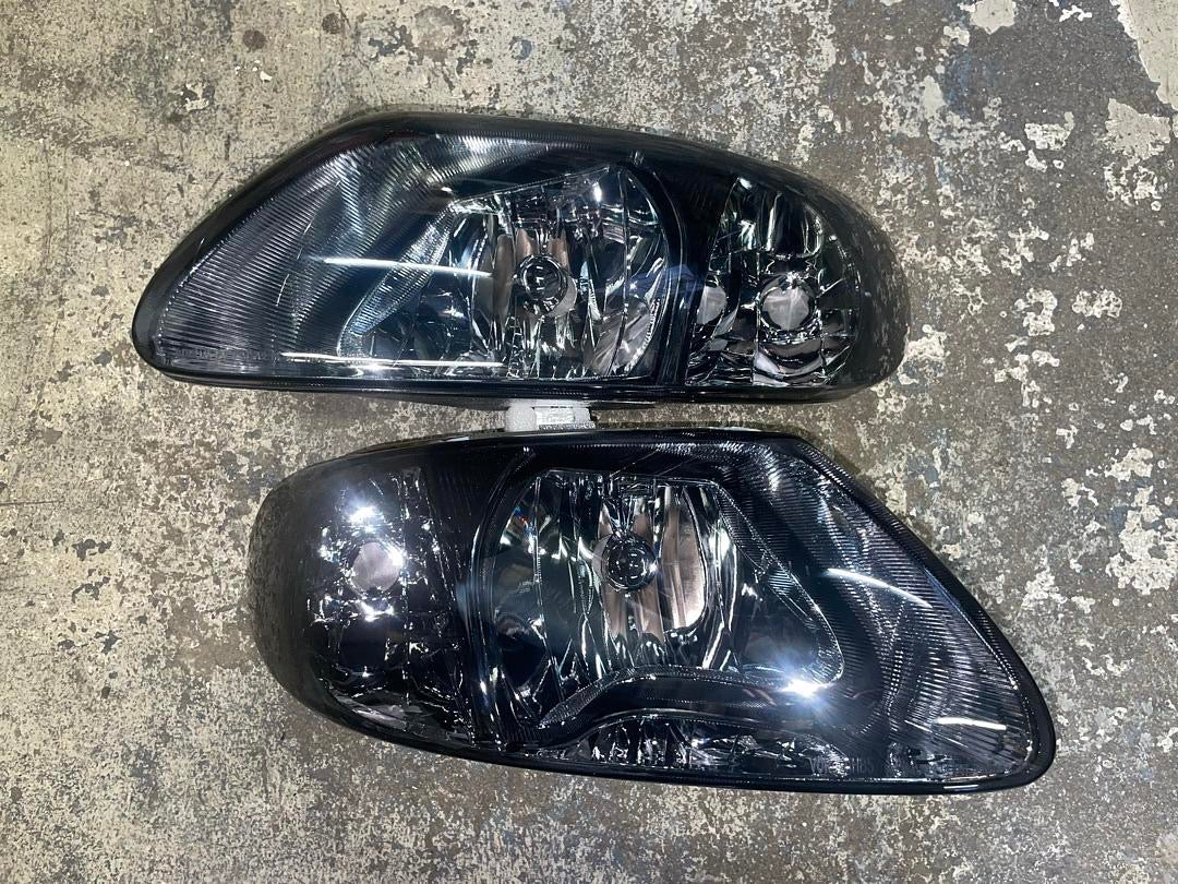 01-07 DODGE TOWN & COUNTRY/GRAND CARAVAN,SMOKED LENS AMBER CORNER HEADLIGHTS