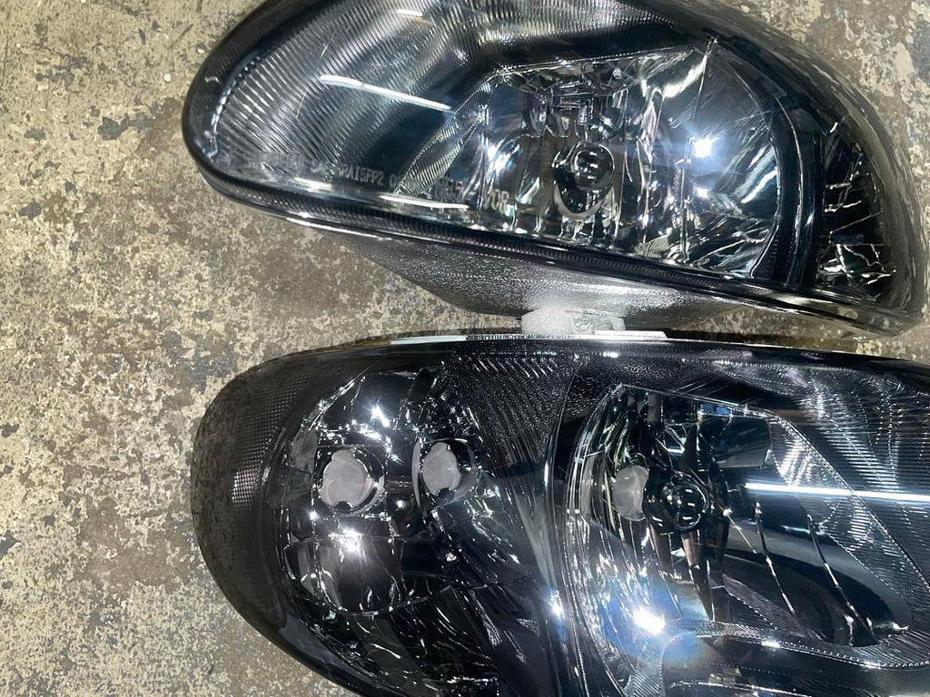 01-07 DODGE TOWN & COUNTRY/GRAND CARAVAN,SMOKED LENS AMBER CORNER HEADLIGHTS