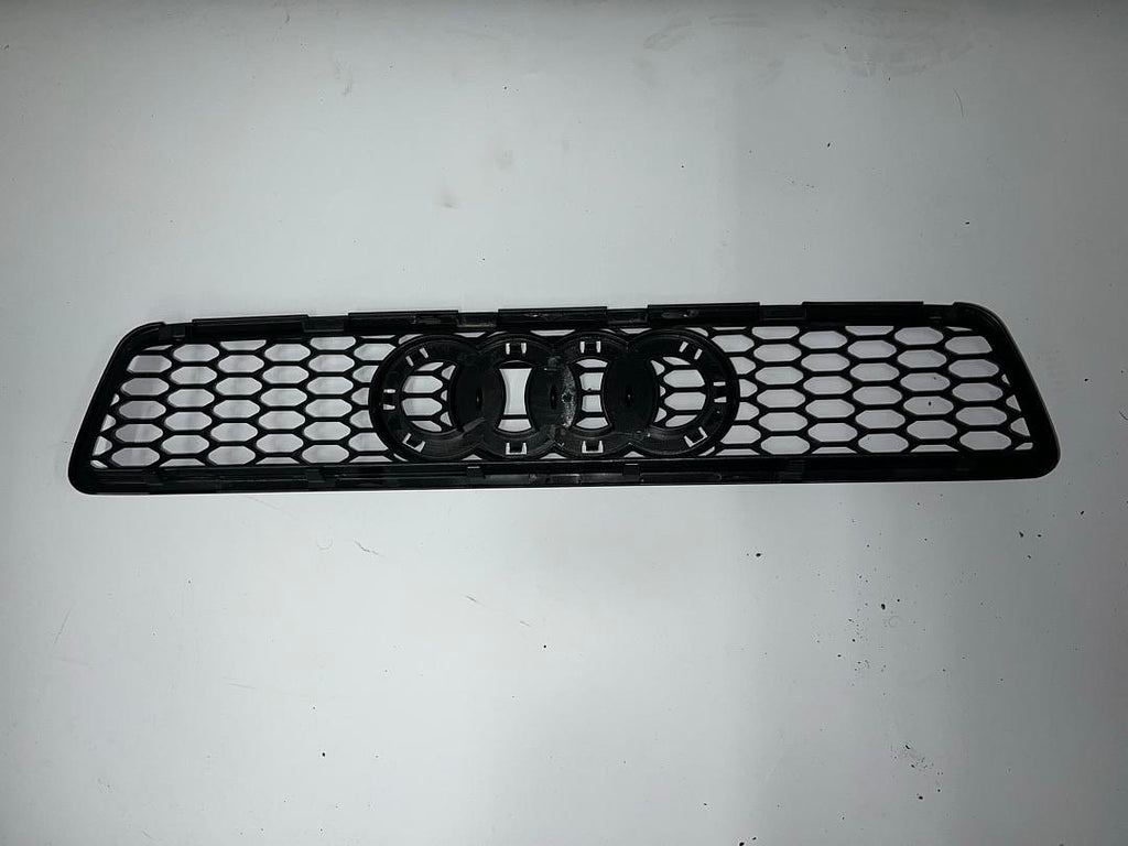 1995-2000 AUDI A4 black front bumper grille