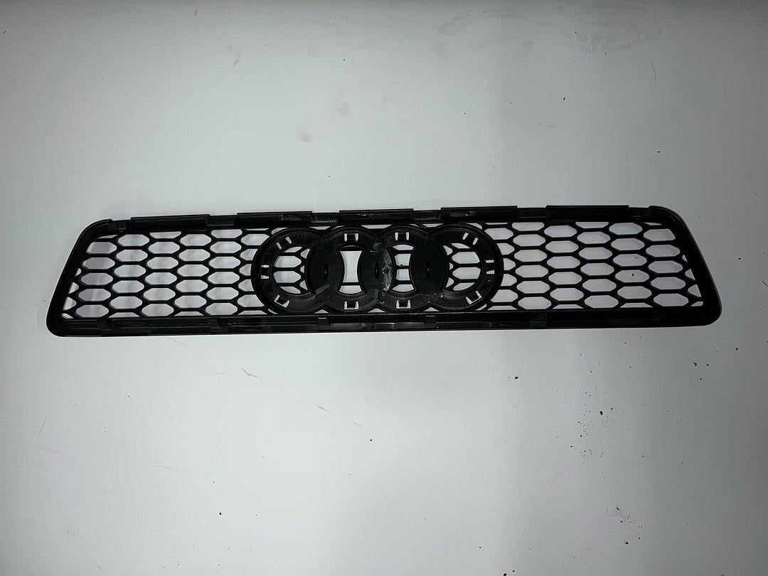 1995-2000 AUDI A4 black front bumper grille