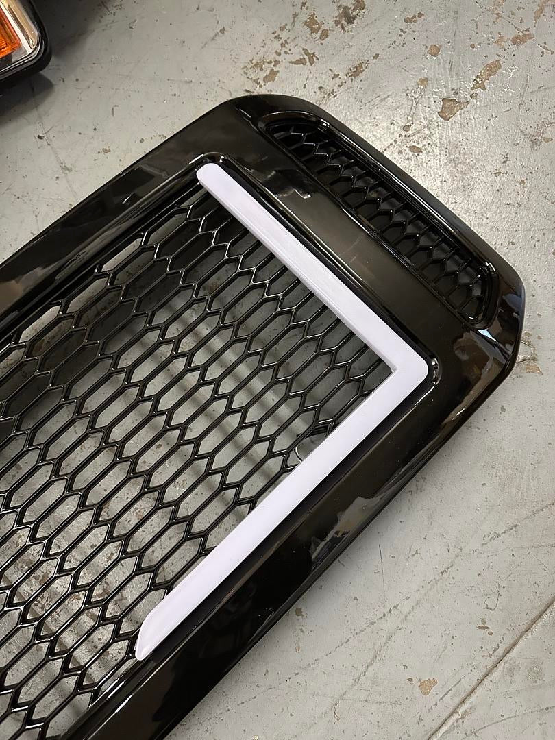 2005 - 2007 FORD F250/ F350 / F450 /F550 SD BADGELESS DIAMOND MESH STYLE GLOSS BLACK
