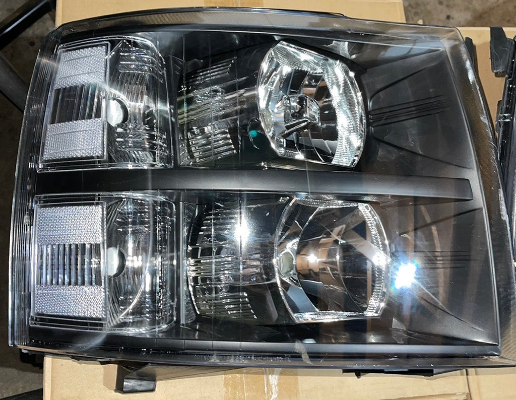 NEW !! 07-13 CHEVY SILVERADO BLACK HOUSING AND CLEAR