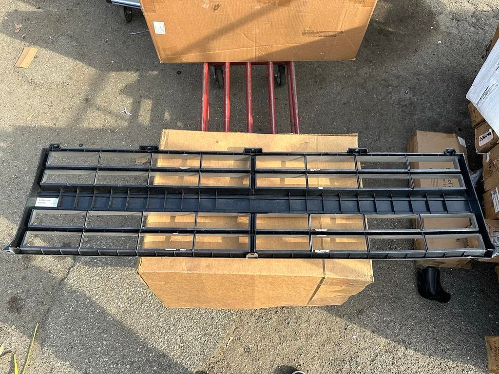 AS IS 85-86 CHEVY C/K 10, 20 ,30, 87-88 BLAZER FACTORY REPLACEMENT GRILLE