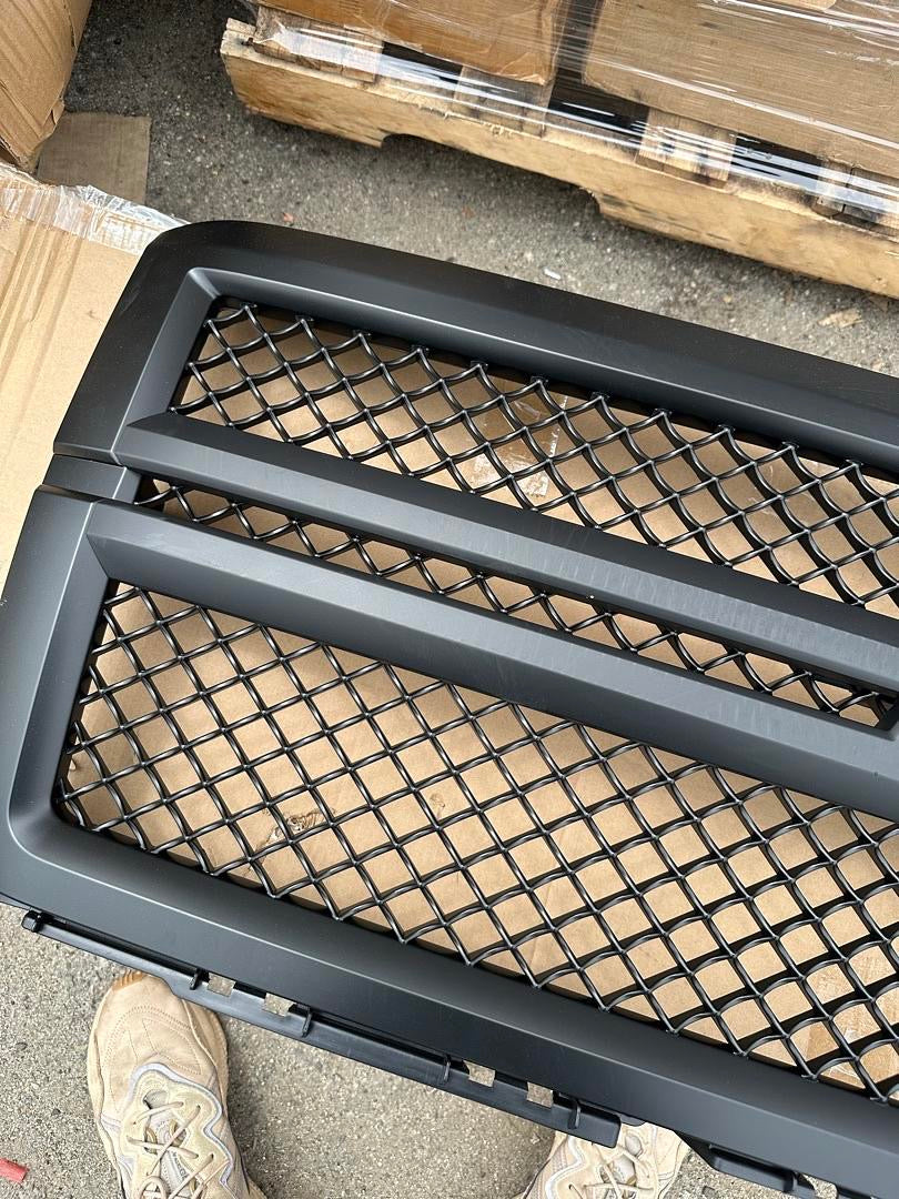 #R1 DISPLAY 14-15 CHEVY SILVERADO BLACK GRILLE