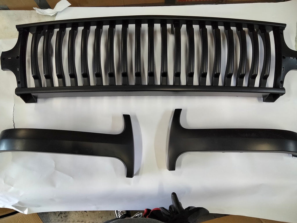 99-02 CHEVY SILVERADO 00-06 TAHOE SUBURBAN Matte Black Grille