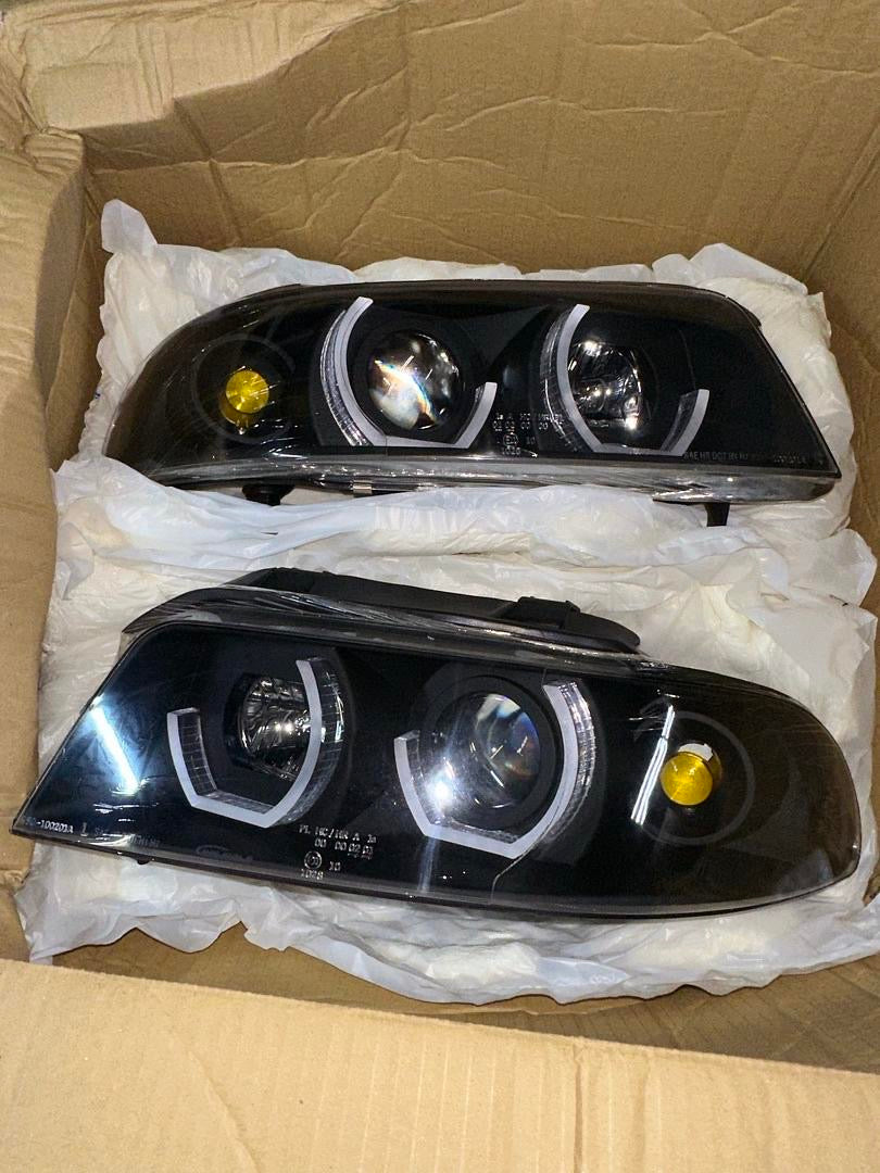 FOR 1996 TO 2001 AUDI A4&QUATTRO 3D LED HALO PROJECTOR RGB COLOR CHANGE HEADLIGHT BLACK HOUSING HEADLAMP 97 98 99 00 LEFT + RIGHT