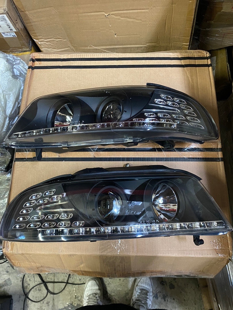 96-01 AUDI A4/A4 QUATTRO BLACK HOUSING AMBER SIGNAL PROJECTOR HEADLIGHTS WITH LED DRL REPLACEMENT