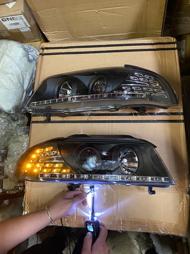96-01 AUDI A4/A4 QUATTRO BLACK HOUSING AMBER SIGNAL PROJECTOR HEADLIGHTS WITH LED DRL REPLACEMENT