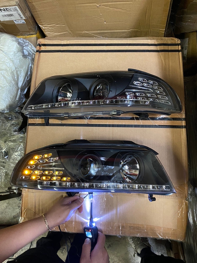 96-01 AUDI A4/A4 QUATTRO BLACK HOUSING AMBER SIGNAL PROJECTOR HEADLIGHTS WITH LED DRL REPLACEMENT