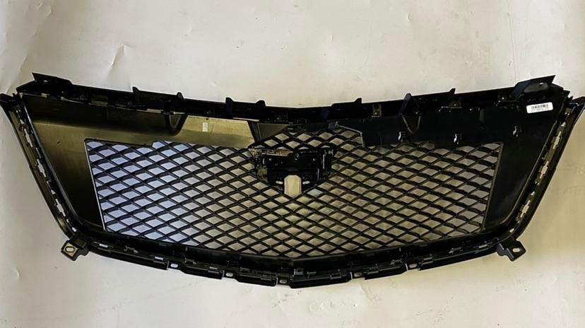 #R7 GRILLE | #R7 20-21 CADILLAC XT5 SPORT CHROME AND GLOSS BLACK GRILLE WITH CAMERA HOLE