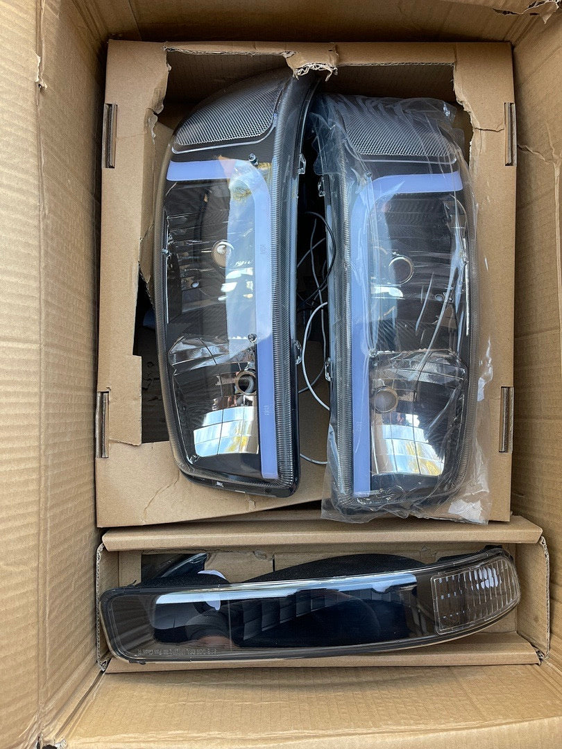 99-06 GMC SIERRA YUKON BLACK HOUSING WITH CLEAR LED