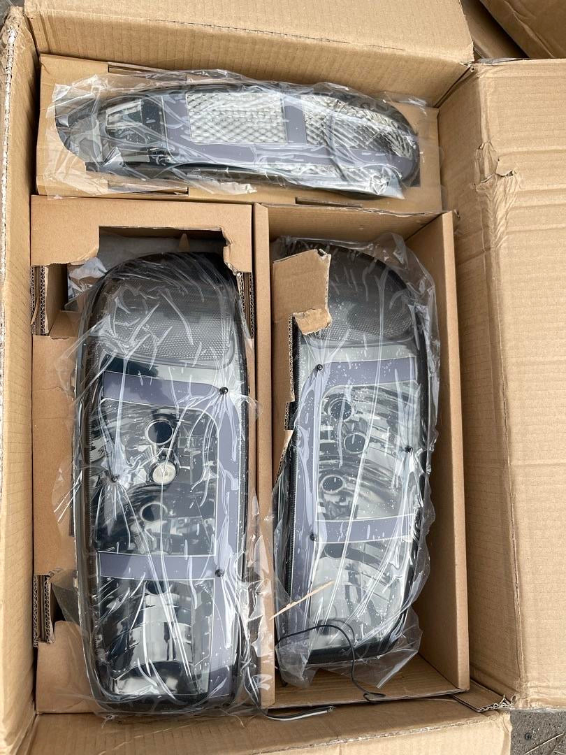 NEW 2001-2006 GMC SIERRA/YUKON [DENALI MODELS] F-BAR LED DRL REFLECTOR HEADLIGHTS W/ LED TURN SIGNAL - SMOKED HOUSING CLEAR REFLECTOR