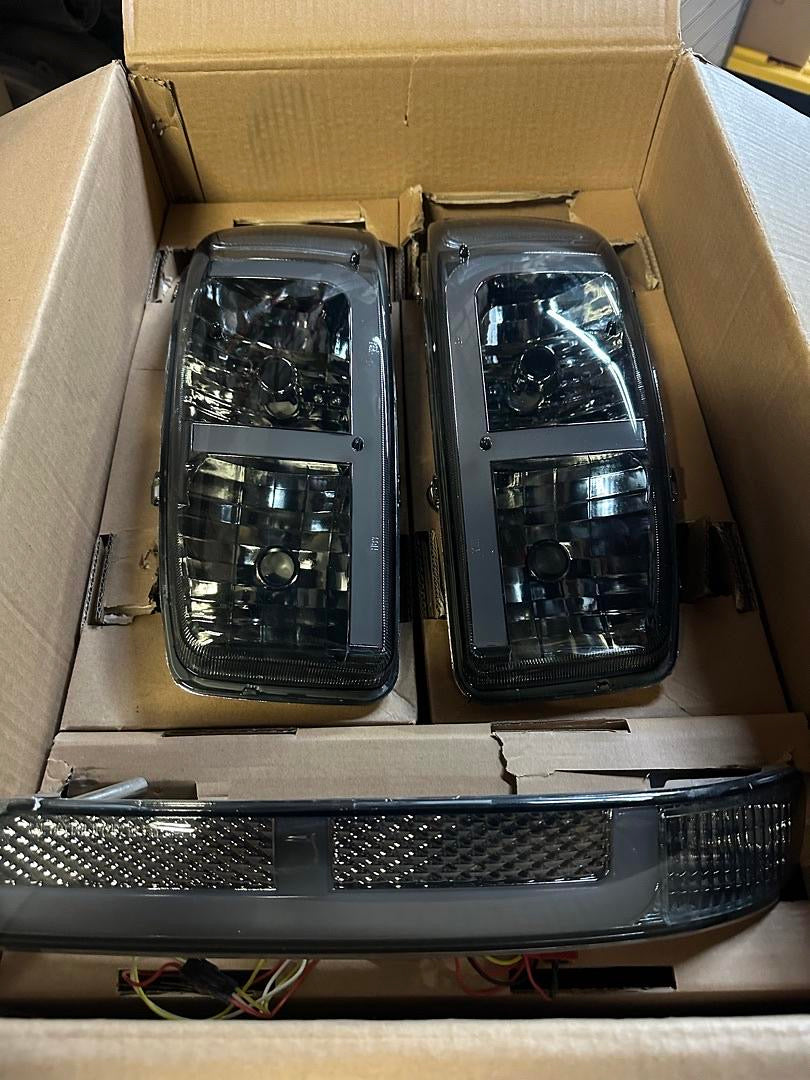 99-06 GMC SIERRA / YUKON SMOKED LEDS WITH LED TURN SIGNAL