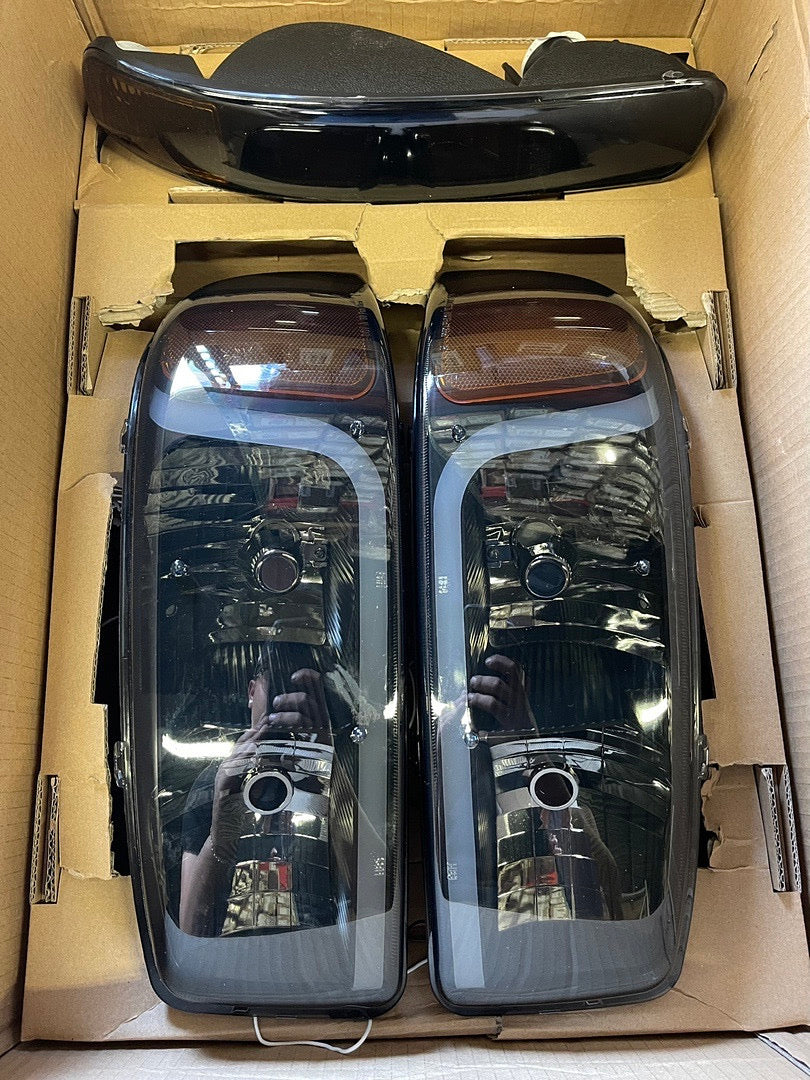 REFURBISHED 99-06 GMC SIERRA / YUKON BLACK SMOKED AMBER WITH LED