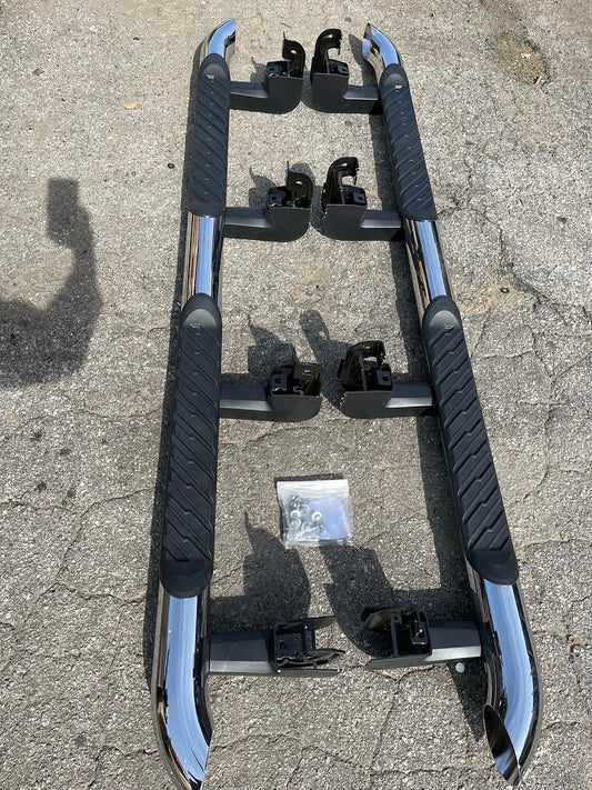 19-23 CHEVY SILVERADO / GMC SIERRA CREW CAB 4-INCH ROUND ASSIST STEPS IN CHROME RUNNING BOARDS