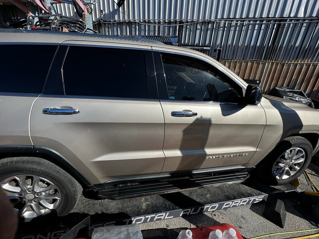 11-21 JEEP GRAND CHEROKEE 4 DOOR BLACK