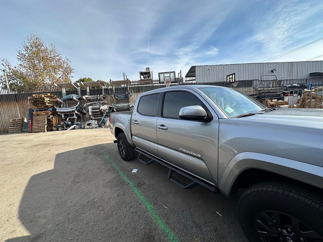05-23 TOYOTA TACOMA CREW CAB OFF-ROAD RUNNING BOARD STEPPERS