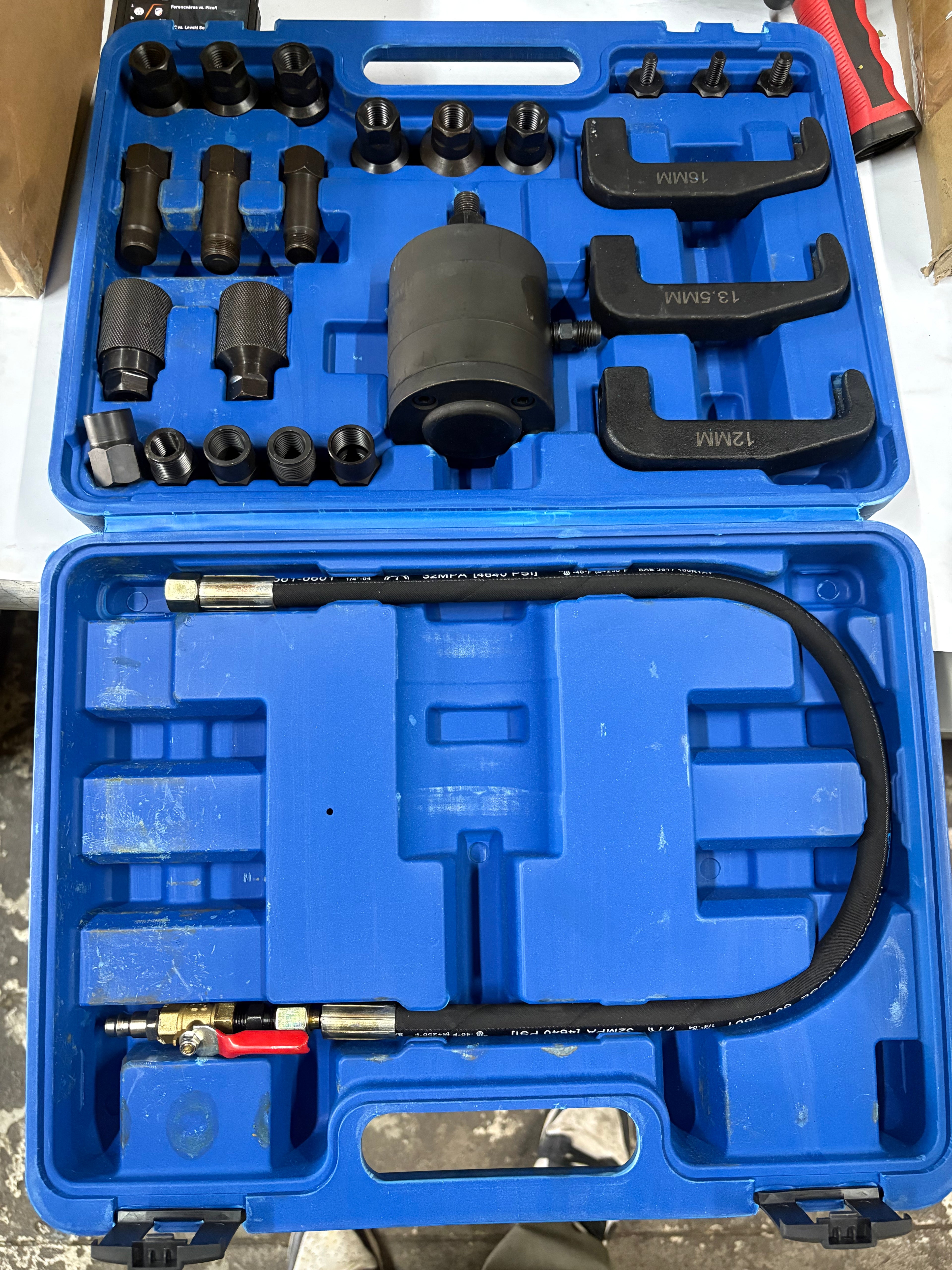 DNA Motoring 24-Piece Pneumatic Diesel Injector Puller Set