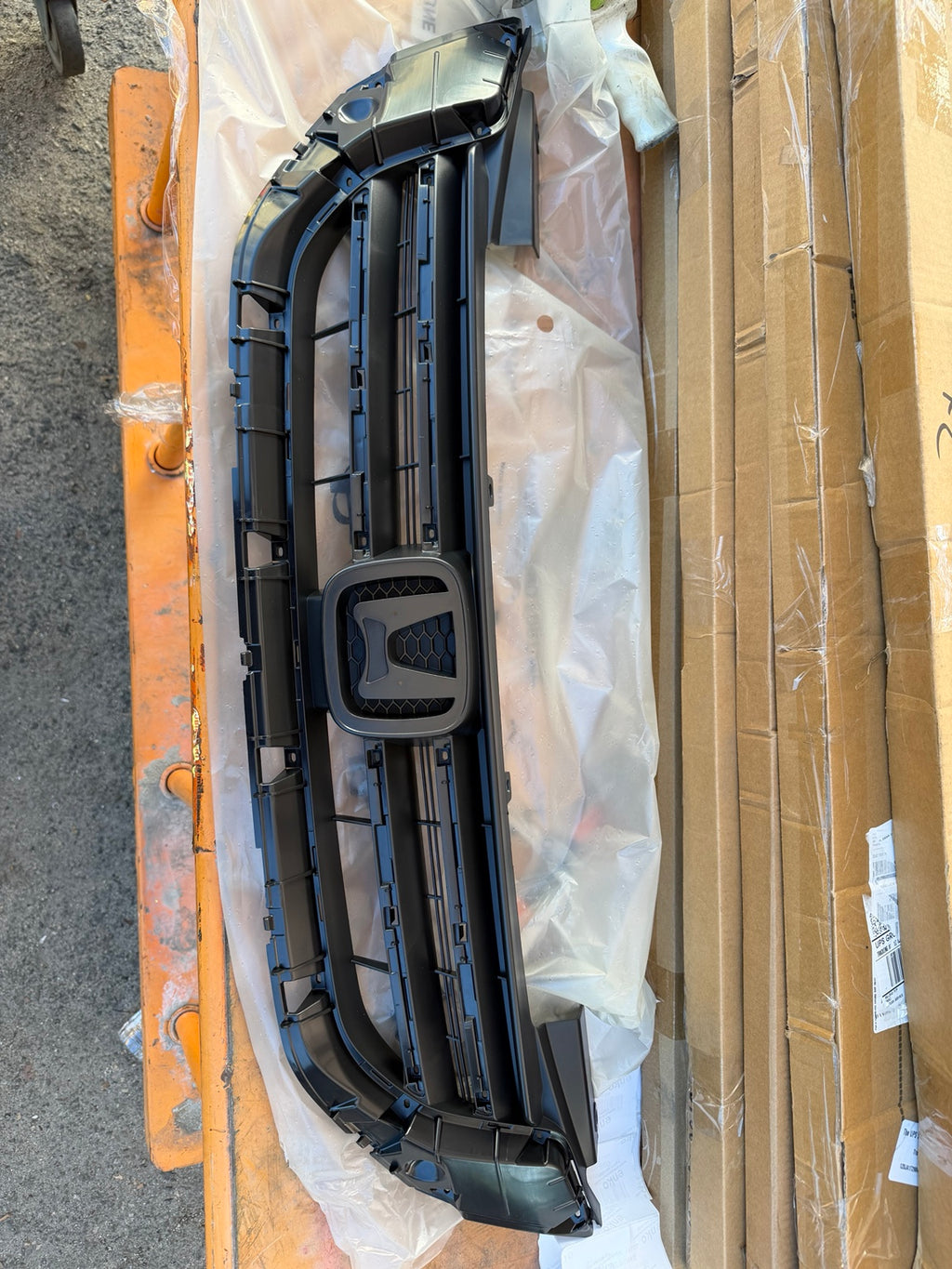 OEM-GR-HO1200213 Honda Accord black grille - actual part front view